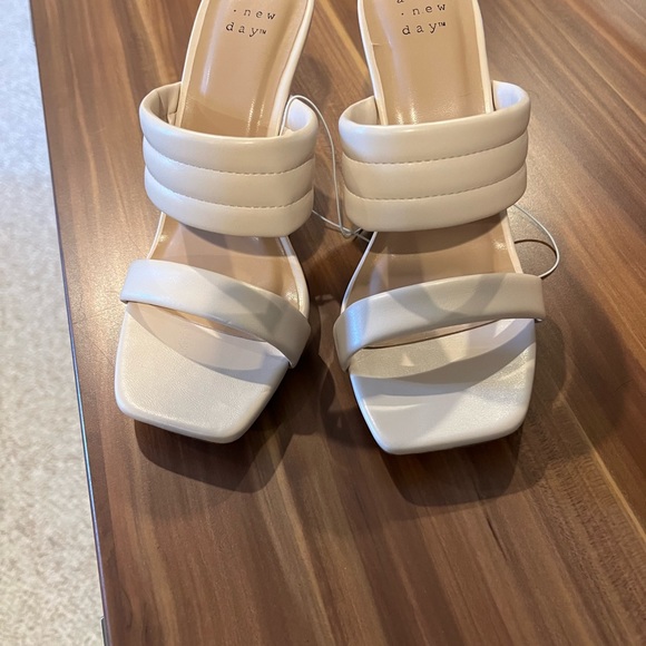 New Target Brand heals - Picture 2 of 4